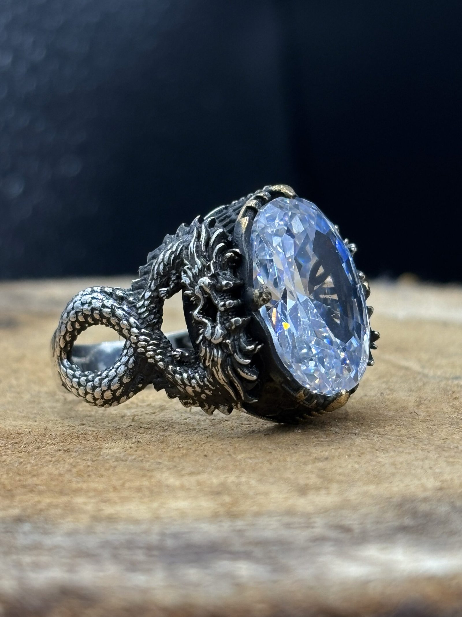 Erkek Beyaz Zirkon Taşlı 925 Ayar Gümüş Yüzük – El İşçiliği, 19 Gram Özel Tasarım