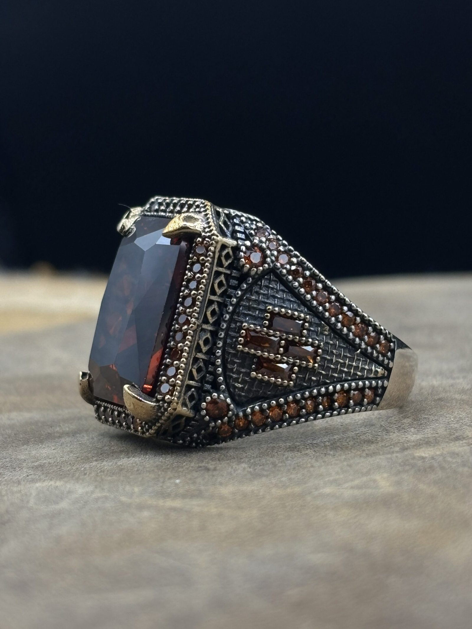 Erkek Kırmızı Zirkon Taşlı 925 Ayar Gümüş Yüzük – El İşçiliği, 16 Gram Özel Tasarım - Görsel 2