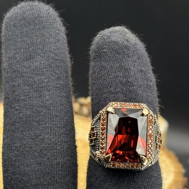 Erkek Kırmızı Zirkon Taşlı 925 Ayar Gümüş Yüzük – El İşçiliği, 16 Gram Özel Tasarım