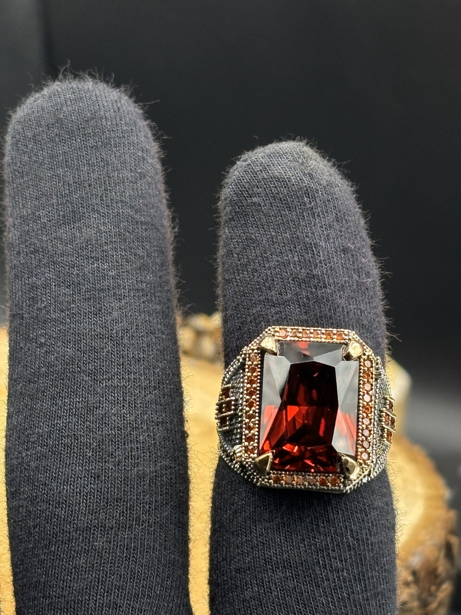 Erkek Kırmızı Zirkon Taşlı 925 Ayar Gümüş Yüzük – El İşçiliği, 16 Gram Özel Tasarım