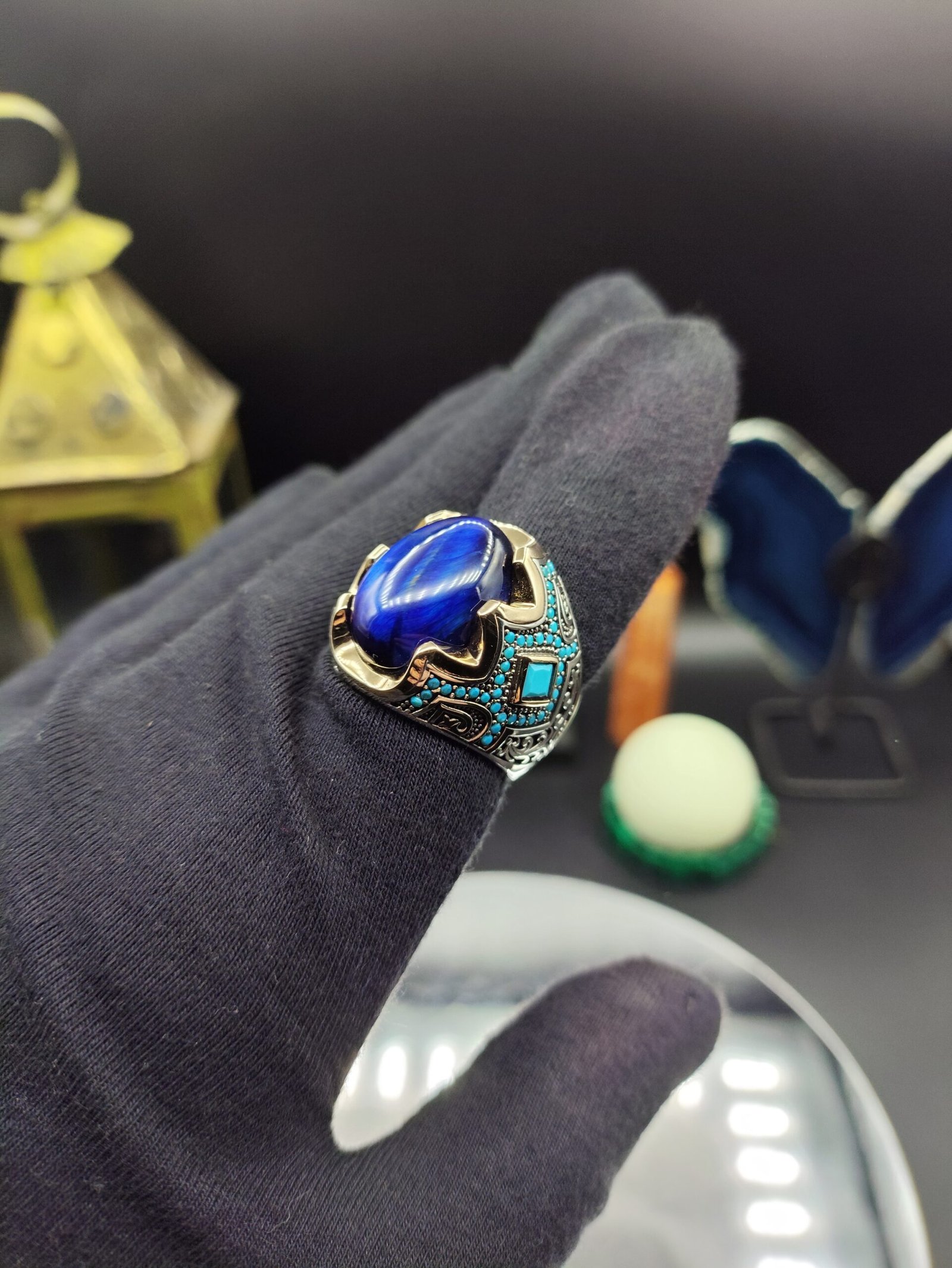 Erkek Mavi Kaplan Gözü Taşlı 925 Ayar Gümüş Yüzük – Yanları Zirkon İşlemeli, El İşçiliği, 20 Gram