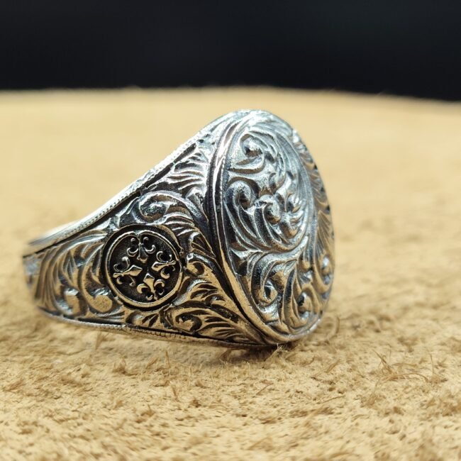 7 Gram Kalem İşlemeli 925 Ayar Gümüş Erkek Yüzük – Klasik Motifli Zarif Model
