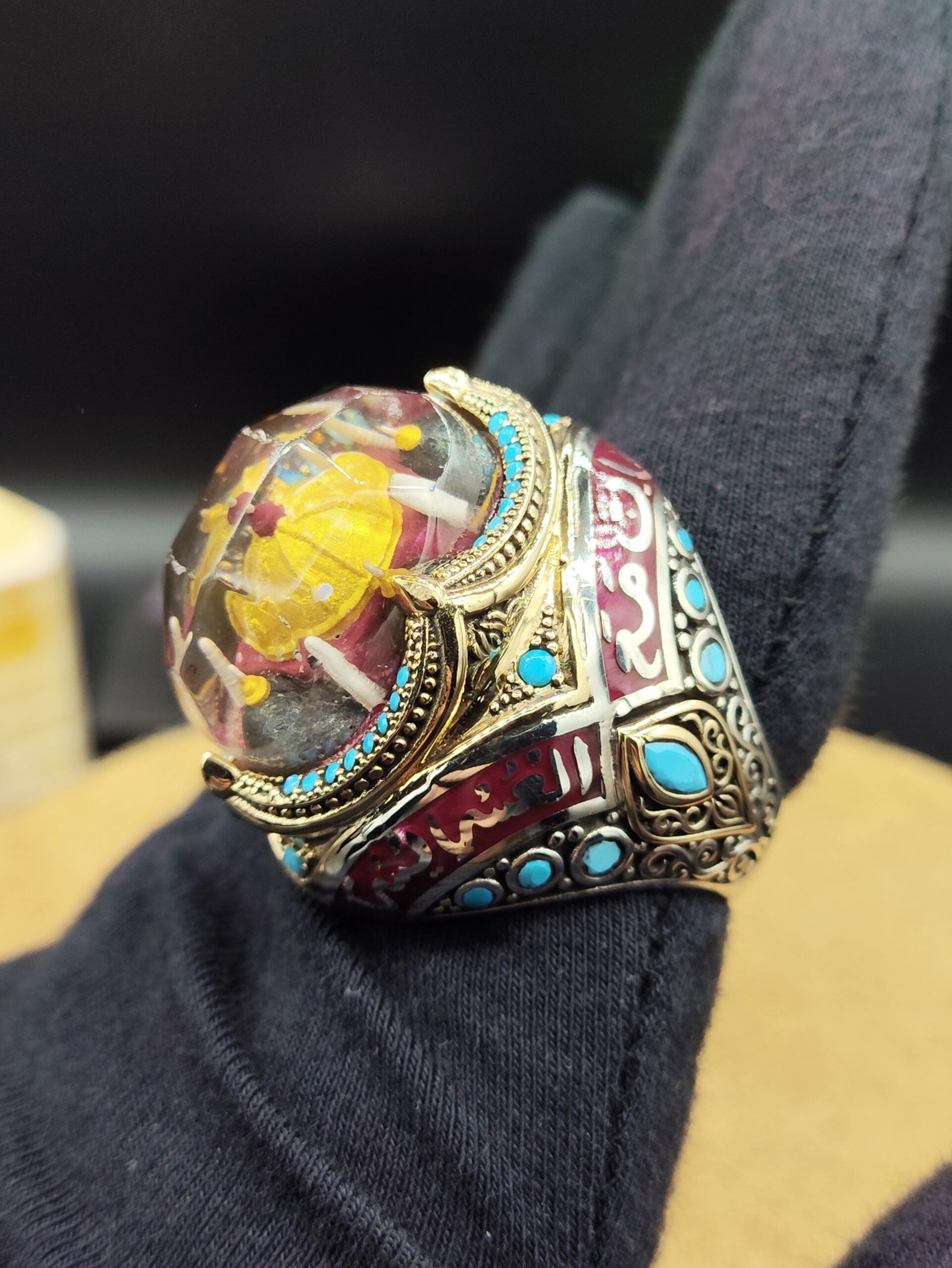 30 Gram 925 Ayar Gümüş Erkek Yüzük – Cami Motifli Büyük Bombeli Taşlı Özel Tasarım